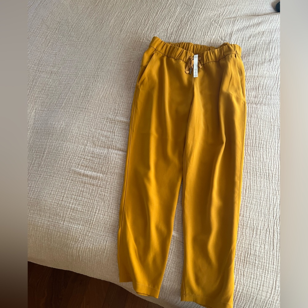 Lululemon on the fly mustard pant